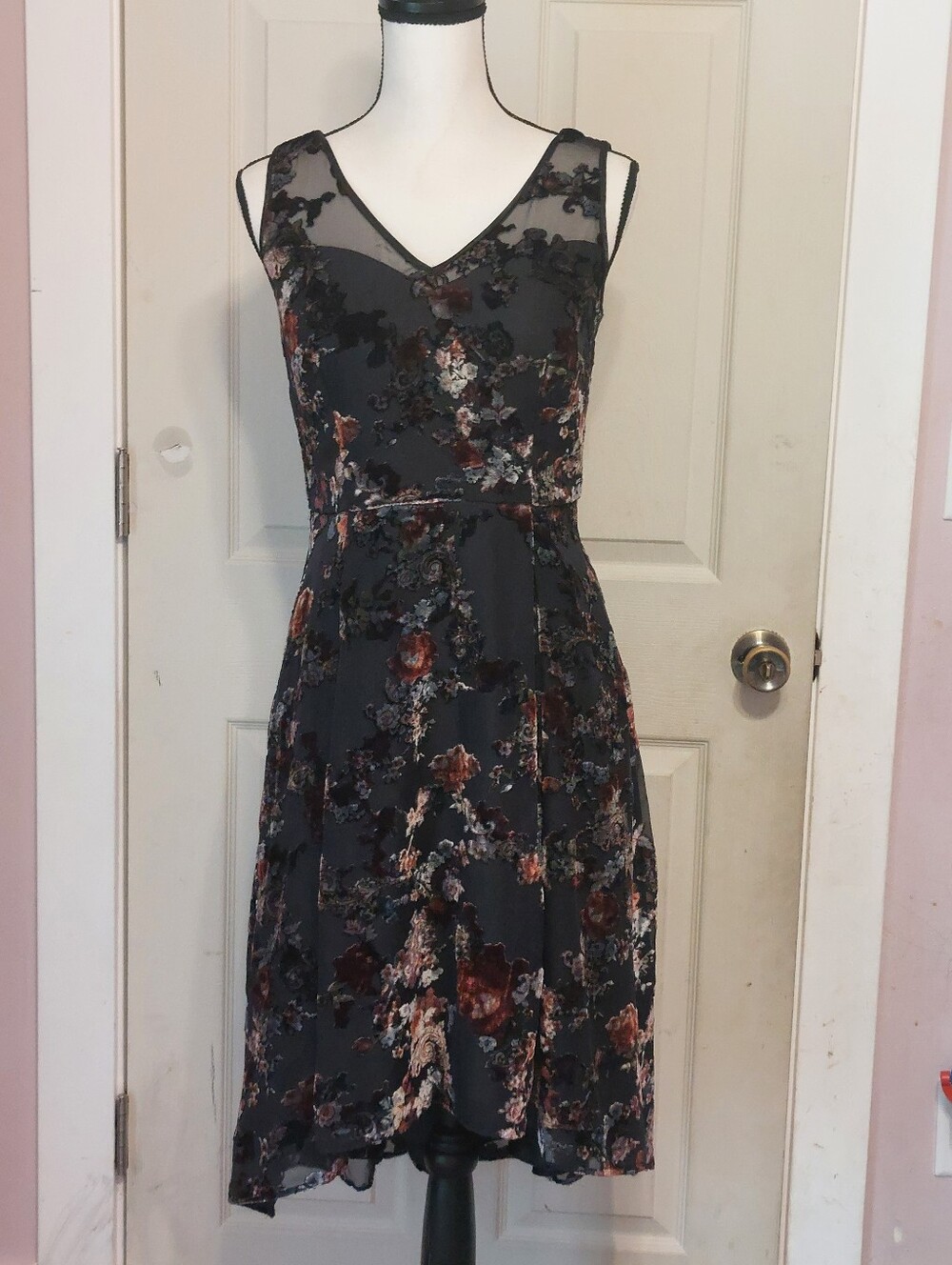 WHBM White House Black Market Floral Brocade Burnout Cocktail Party Dress Size 4